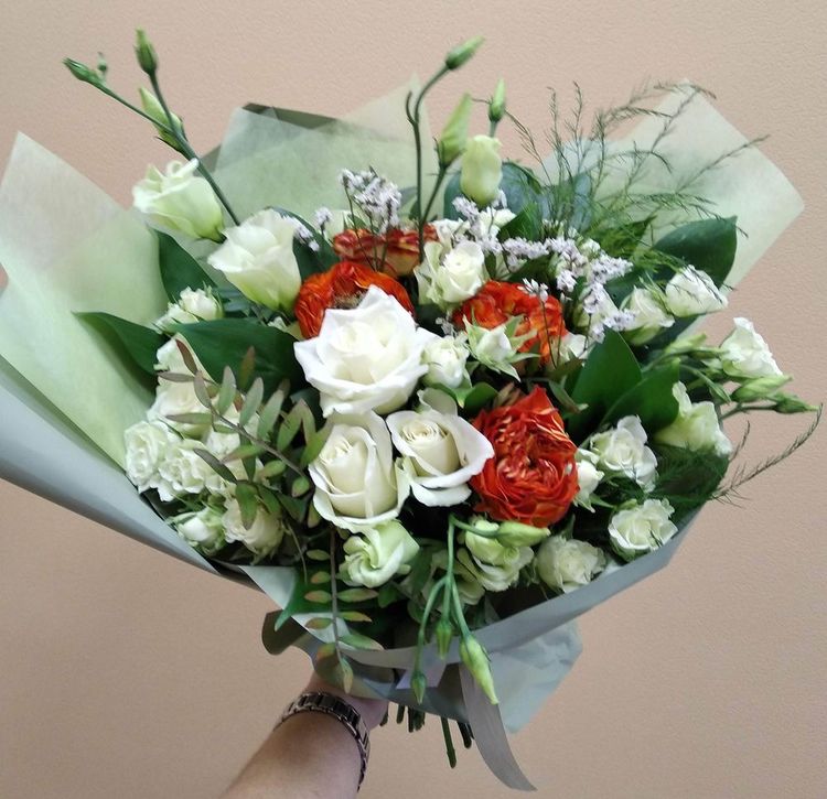 Букет №497 из кустовых роз